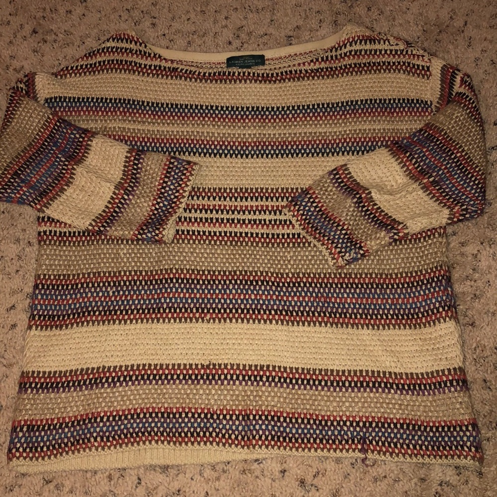 Quarter sleeve sweater